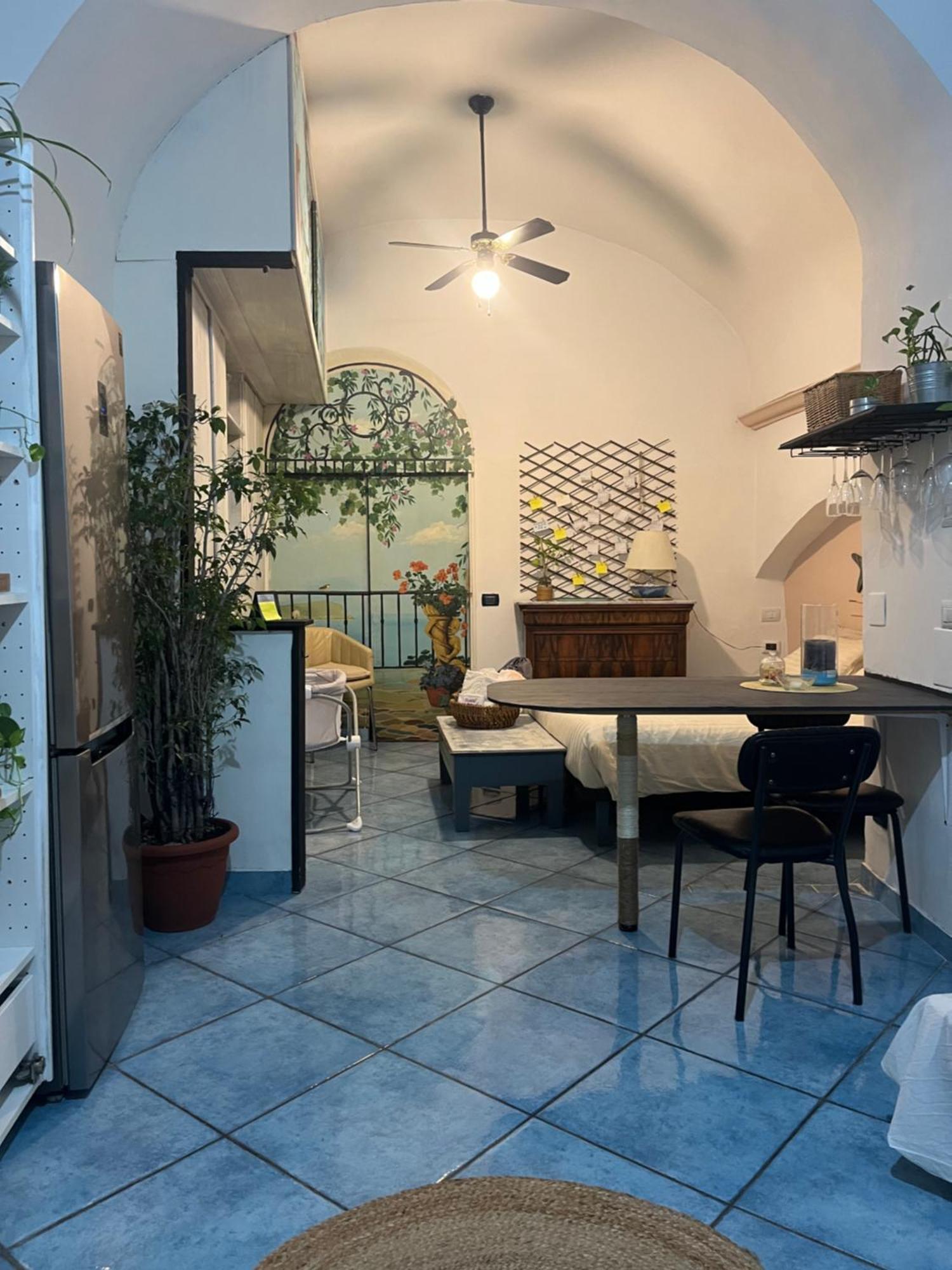 Mari Mari Apartment Наполи Екстериор снимка