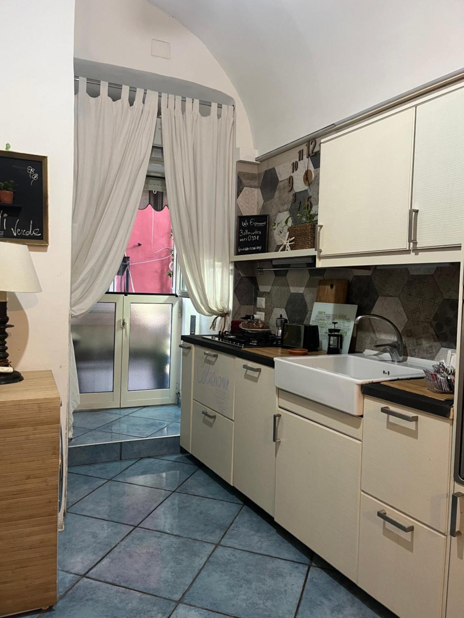 Mari Mari Apartment Наполи Екстериор снимка